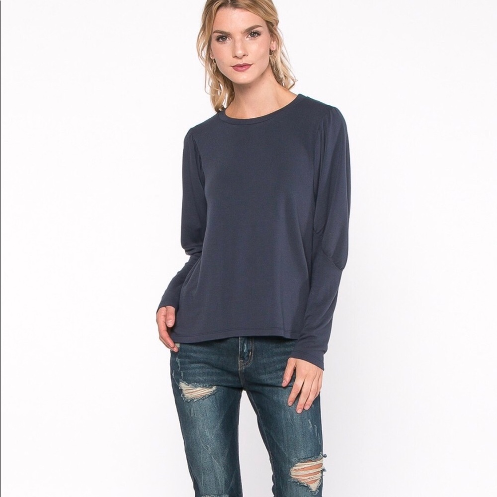 NWT NEVER WORN NAVY BLUE EVERLY TOP